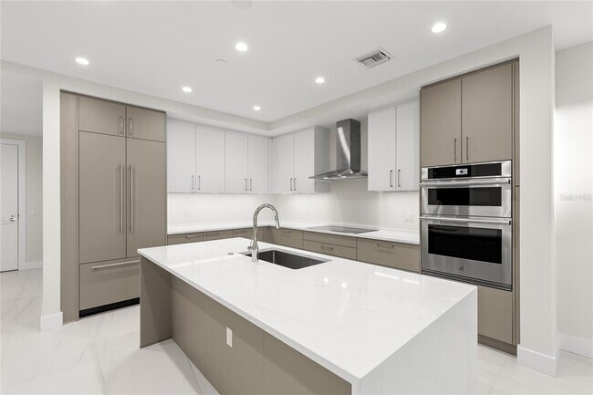 Building Photo - 275 1st Ave S