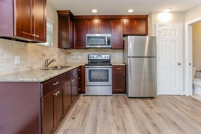 Building Photo - 808 W Main St