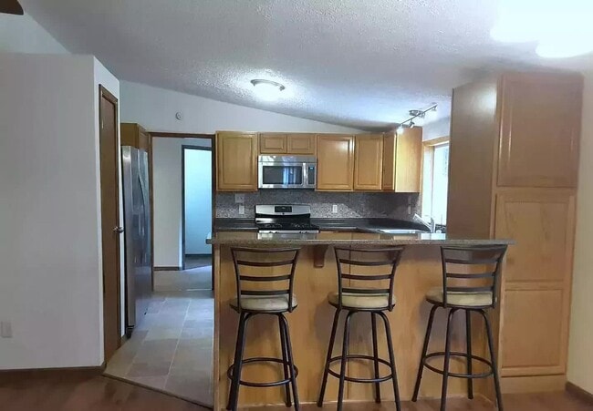 Building Photo - 3 Br Home Available in Nice Neighborhood J...