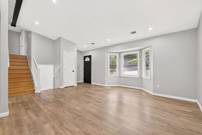 Building Photo - Renovated 3 bed/2 bath in Lithonia!