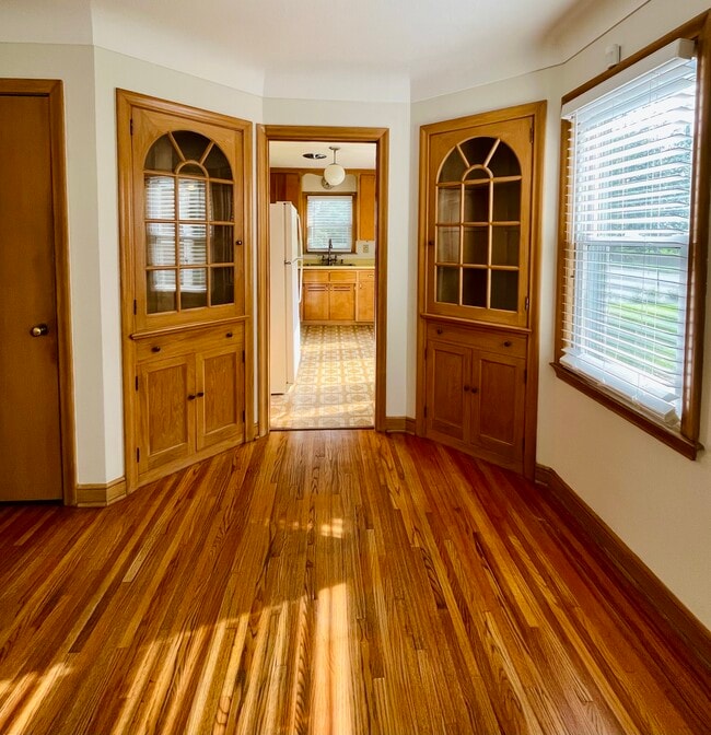 Dining area - 5545 13th Ave S
