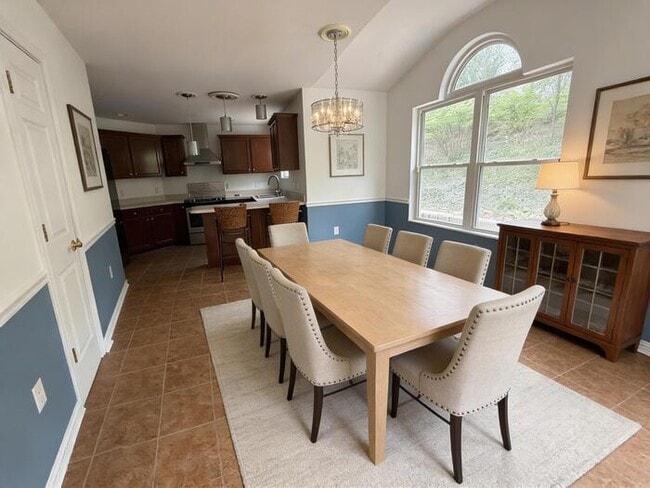 Building Photo - SIngle Family