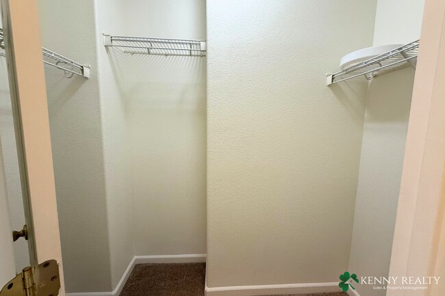 Building Photo - Townhome in the Peninsula's Most Walkable Neighborhood