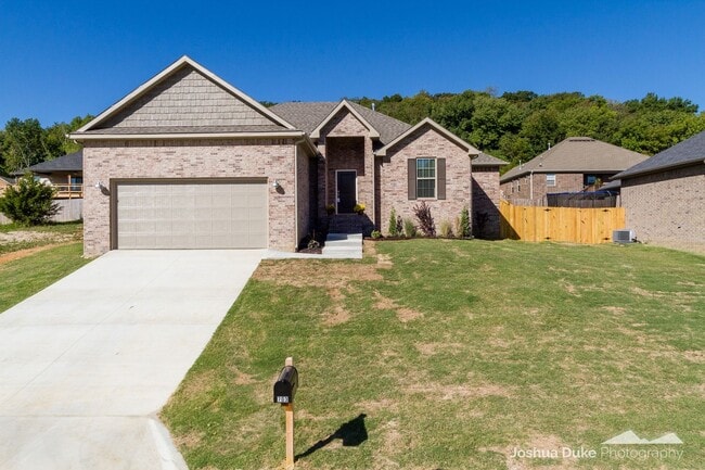 Building Photo - 3 bedroom 2 bath modern style home minutes from I-49 and Fayetteville access !!