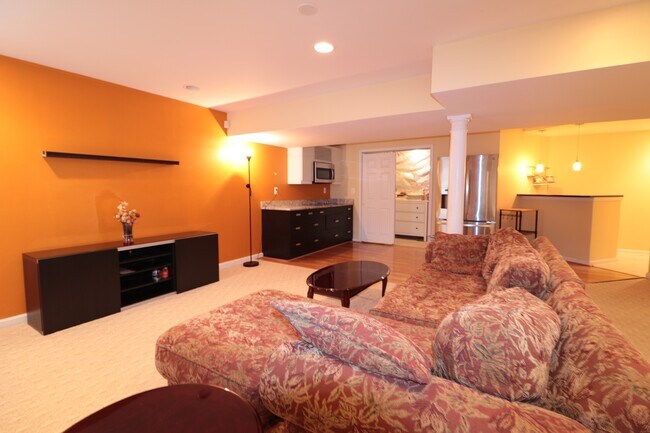 Building Photo - "COMING SOON" Spacious 4 + 2.5 SFH + Renov...