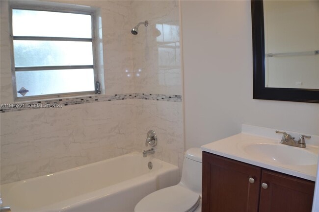 Building Photo - 1028 NE 16th Terrace