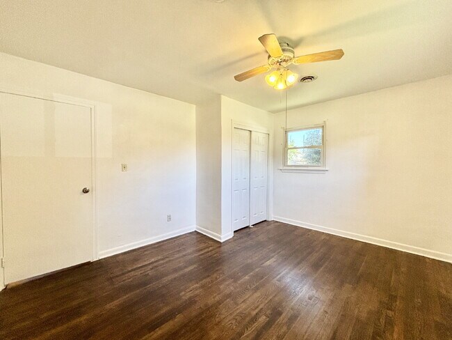 Building Photo - Gorgeous Updated Home in Virginia Beach!