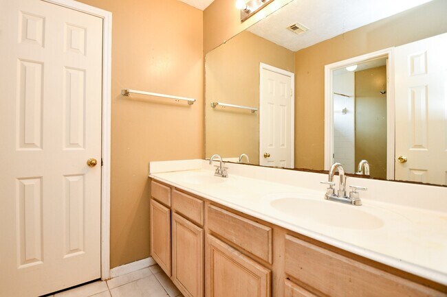 Building Photo - 4306 W Thunderwood Cir