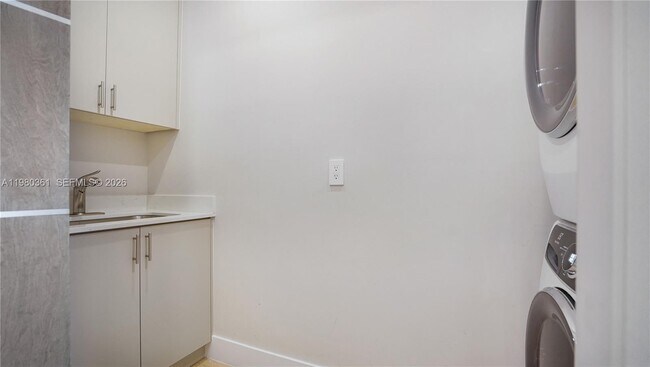 Building Photo - 3075 Mary St