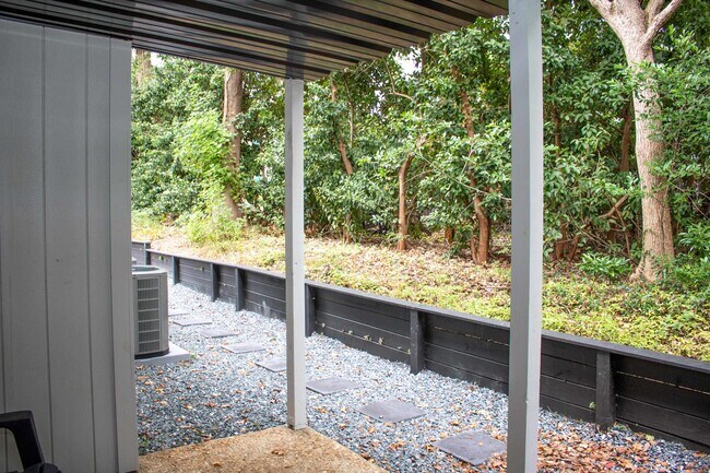 Building Photo - 114 Oak St