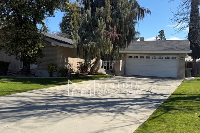Building Photo - 1304 La Puente Dr