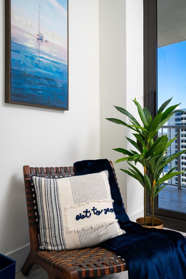 Building Photo - 380 Seaview Ct