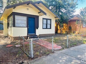 Building Photo - Lovely two bedroom one bathroom cottage