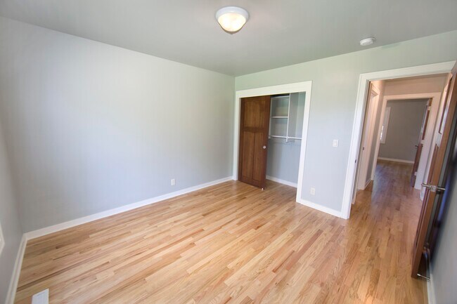 Building Photo - 1255 Westwood Dr