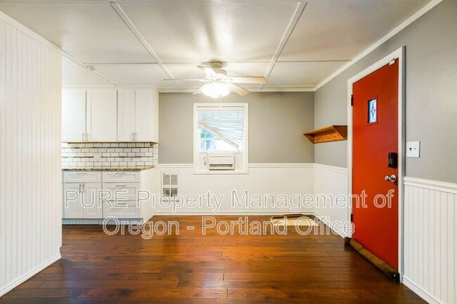 Building Photo - 13930 SE Bush St