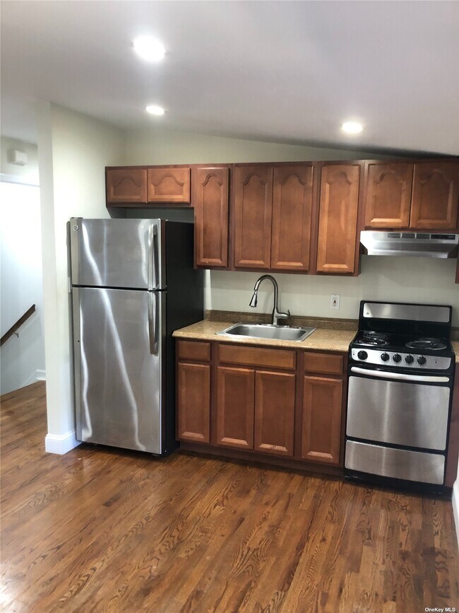 Building Photo - 231 Evergreen Ave