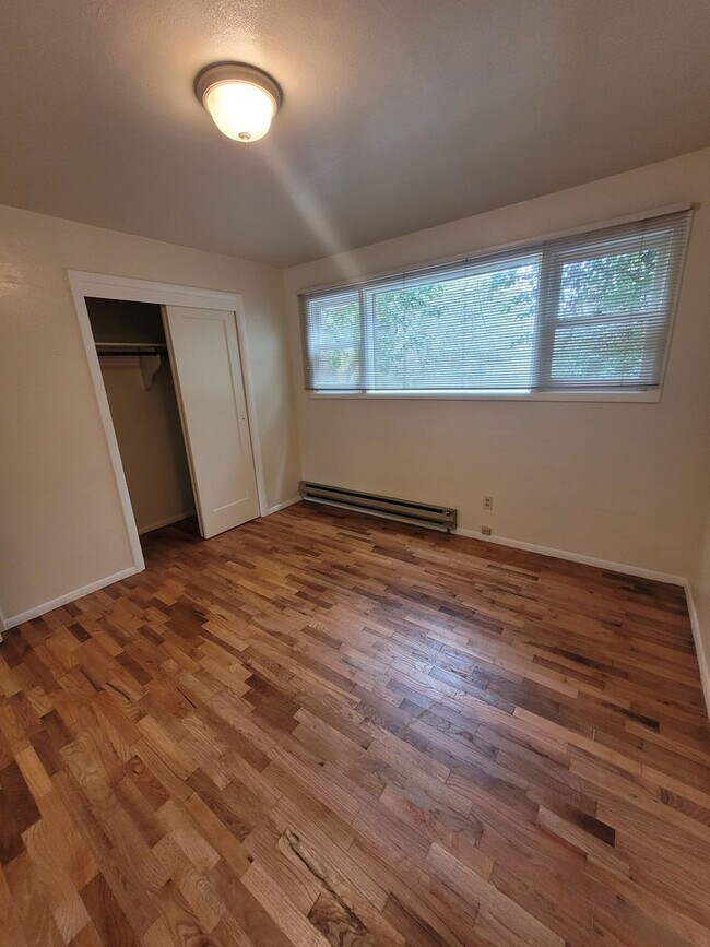 Building Photo - Charming 3BD/1BA located within walking distance to Friendly/College Hill neighborhood Market of ...