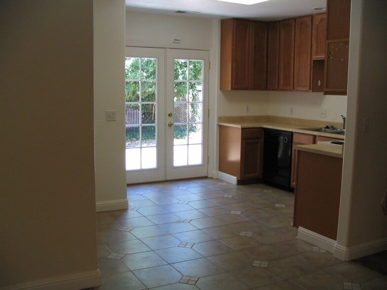 Building Photo - 802 W 4th Ave