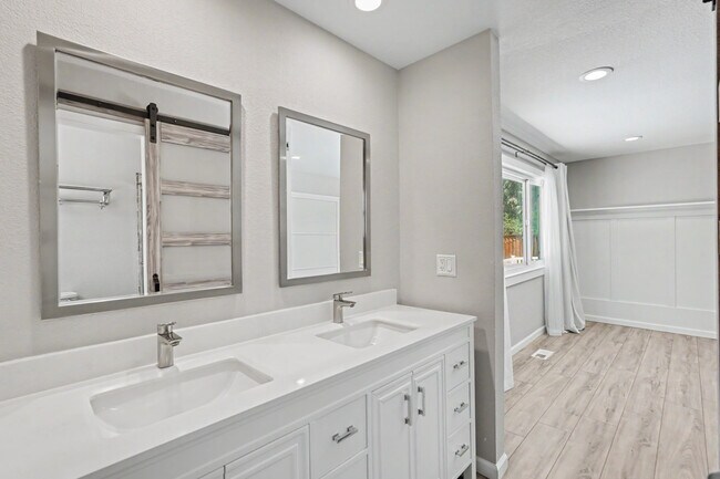 Building Photo - 3143 Shriver Dr