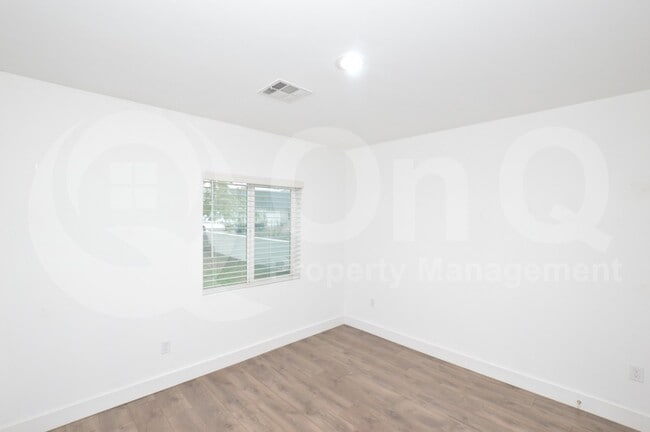 Building Photo - 2055 E Orange St.