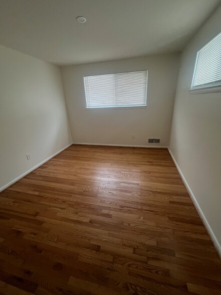 Building Photo - 522 E Indian Spring Dr