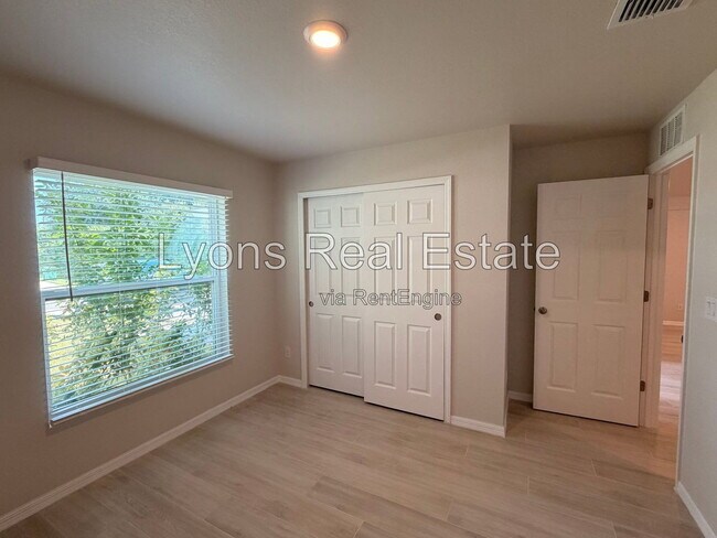 Building Photo - 10499 Pendleton Ave