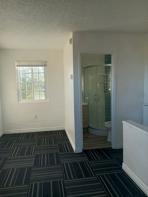 Building Photo - 3853 Winona Ave