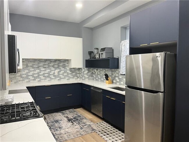 Building Photo - 1030 Ross Ave