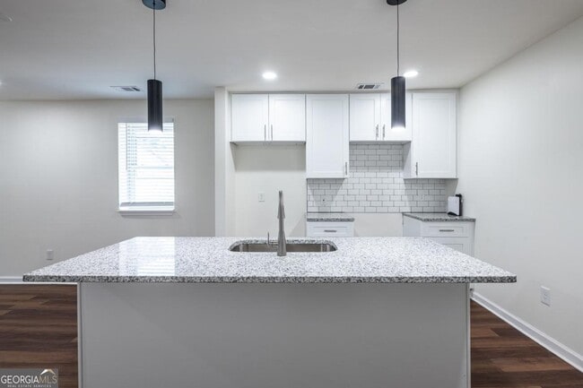 Primary Photo - 450 Paines Ave NW