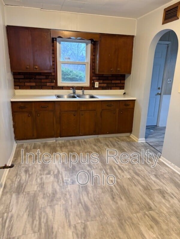 Building Photo - 802 Palmer Ave