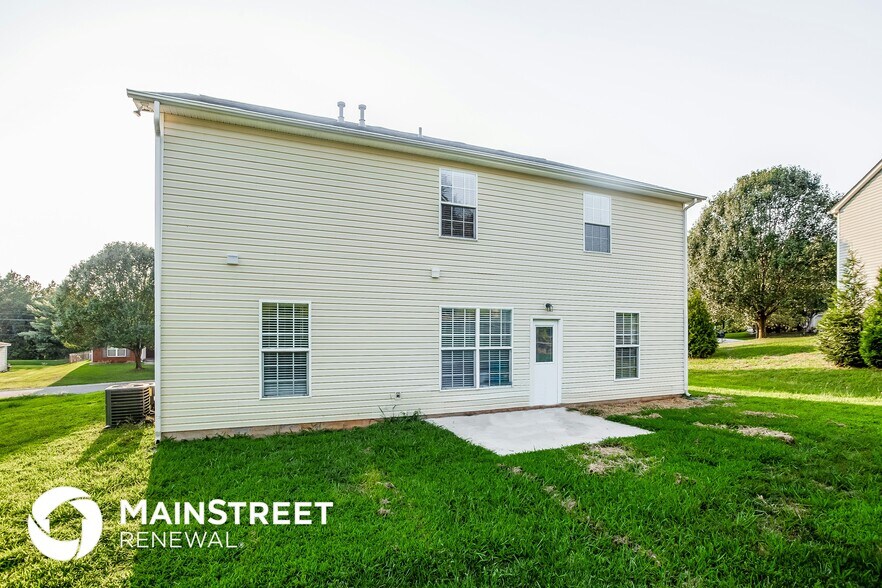 Building Photo - 6819 Blake Brook Dr