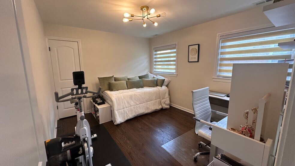 Building Photo - 354 Alles St