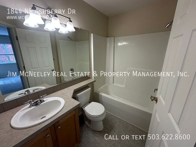 Building Photo - 1844 NE Ashberry Dr