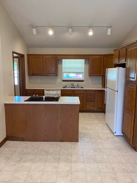 Building Photo - 2925 E Shetland Dr