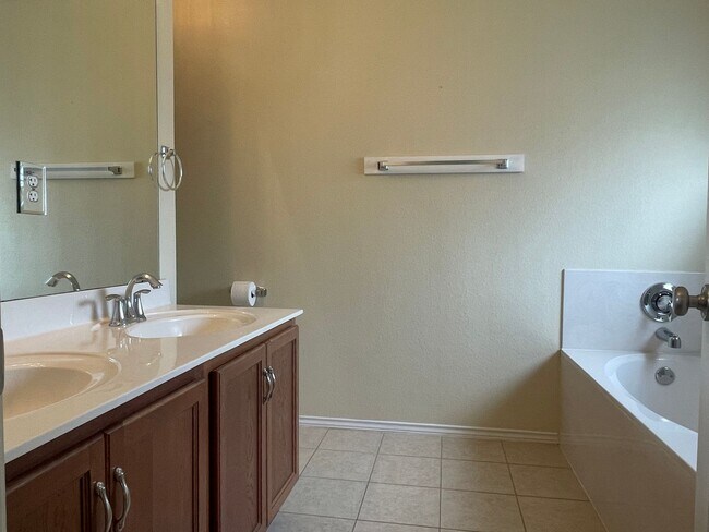 Building Photo - 3 BEDROOM, BELTON ISD