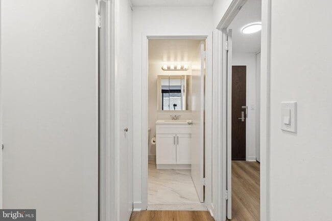 Building Photo - 2020 Walnut St