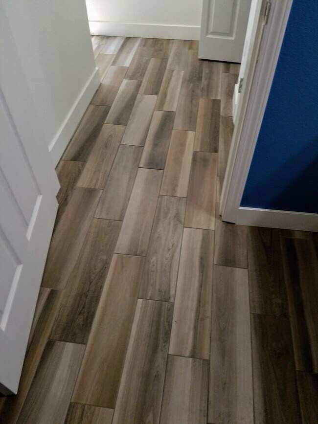 Building Photo - Little Italy 2bed Townhouse, Wait, how cut...