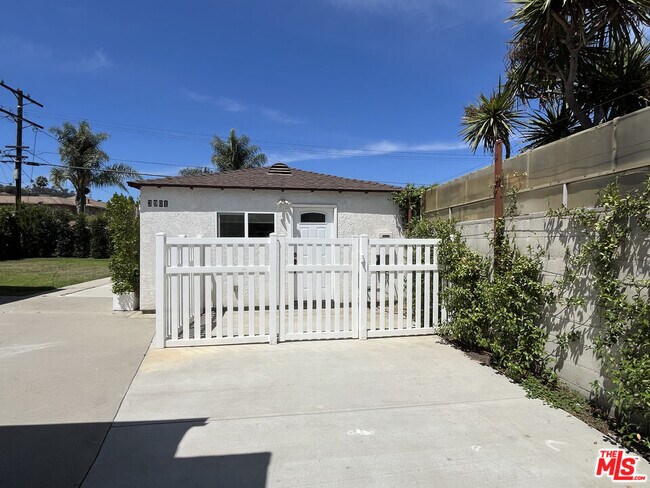 Building Photo - 3901 S Orange Dr