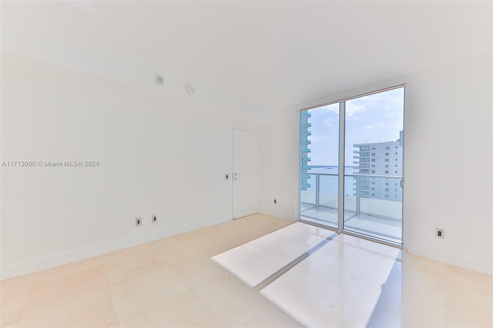 Building Photo - 1300 Brickell Bay Dr