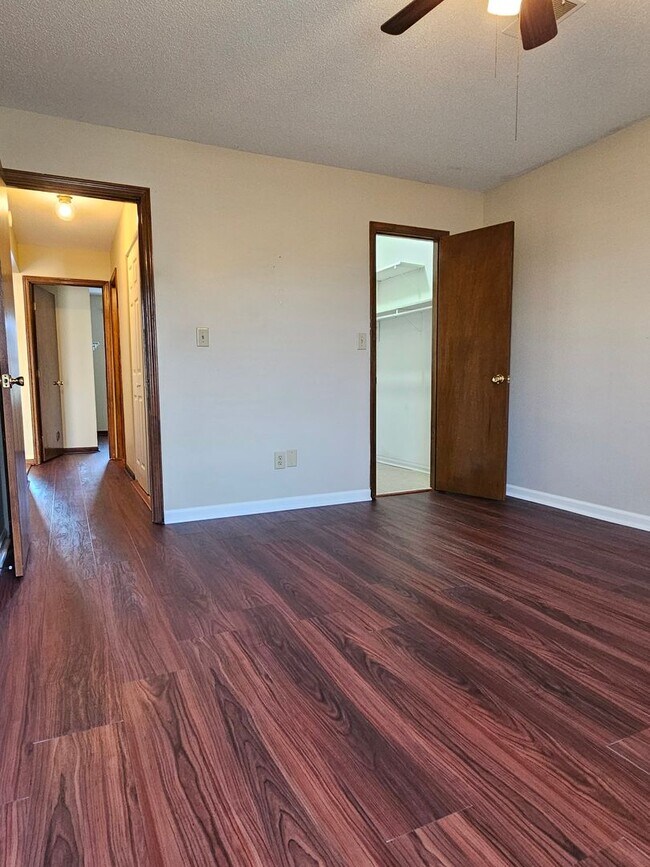 Building Photo - 508 Independence Ct