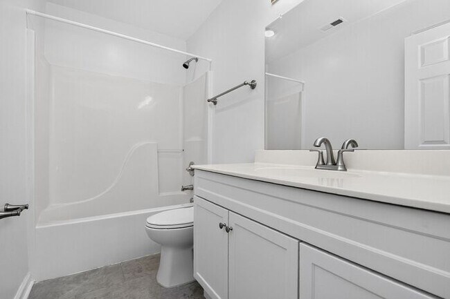 Building Photo - Spacious 4BD/2.5BA Home in Winding Creek!