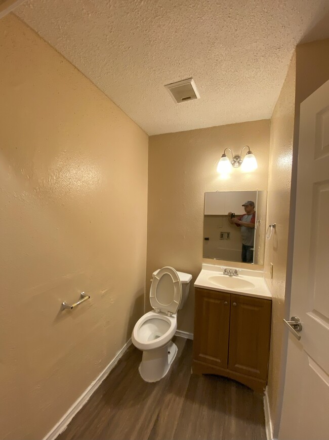 Half Bathroom - 10623 Starcrest Dr