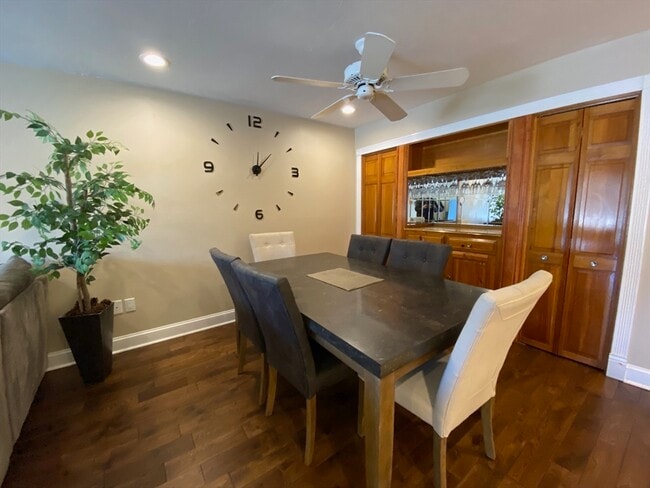 Building Photo - 4 Shadowbrook Ln