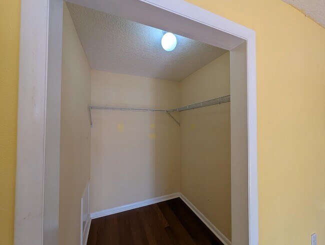Building Photo - 2834 Woodland Dr
