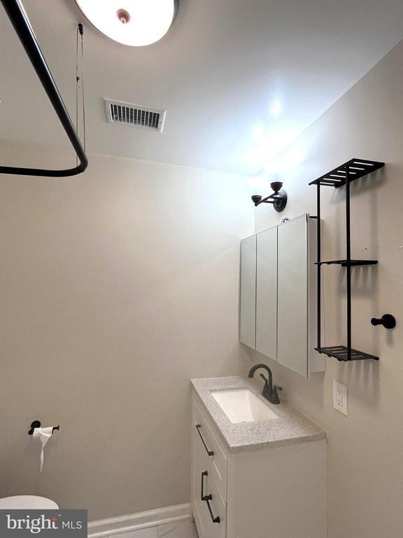 Building Photo - 4800 Madison St