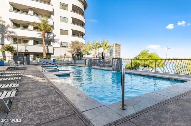 Building Photo - 945 E Playa Del Norte Dr