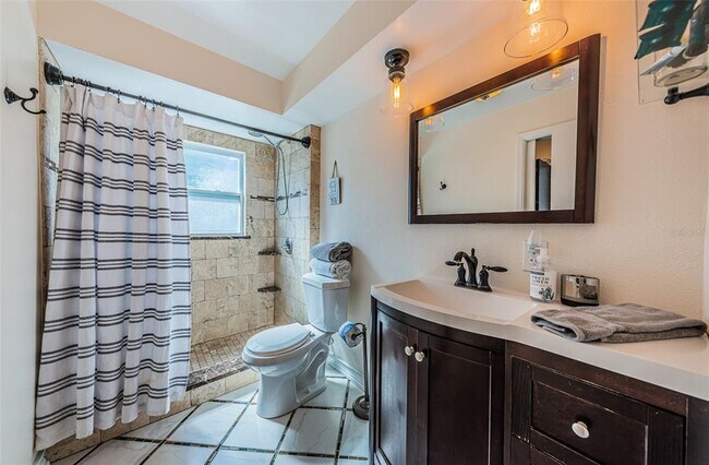 Building Photo - 13556 Bellewood Ave