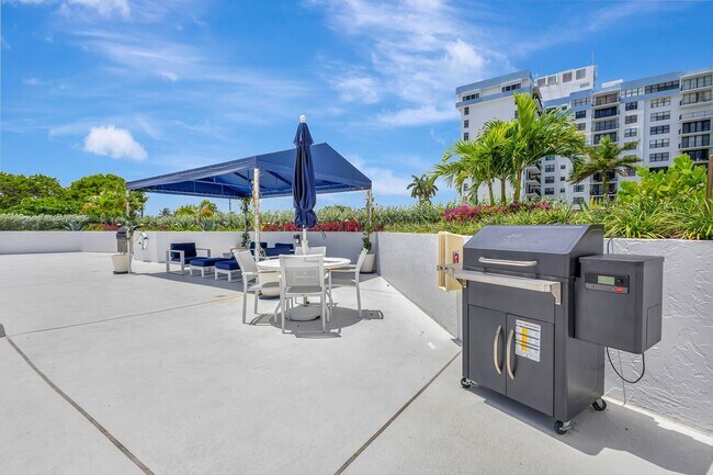 Building Photo - 3901 S Flagler Dr