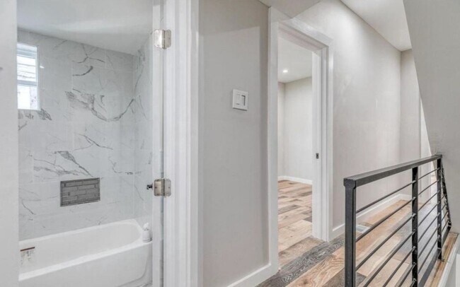 Building Photo - Luxurious 4-Bed/2-Bath Townhome in Cecil B. Moore! Available NOW!