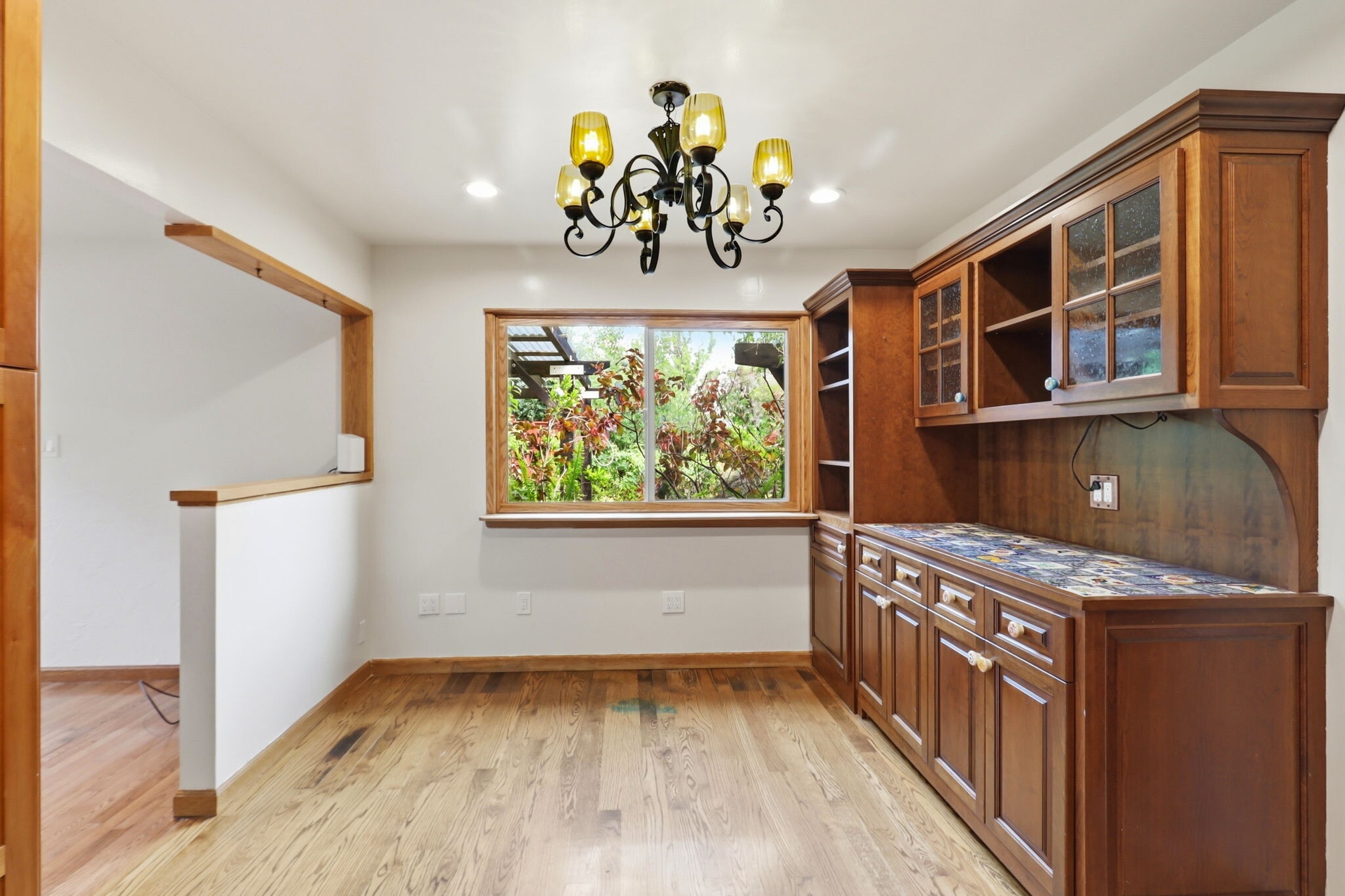 Building Photo - 927 Lorne Way
